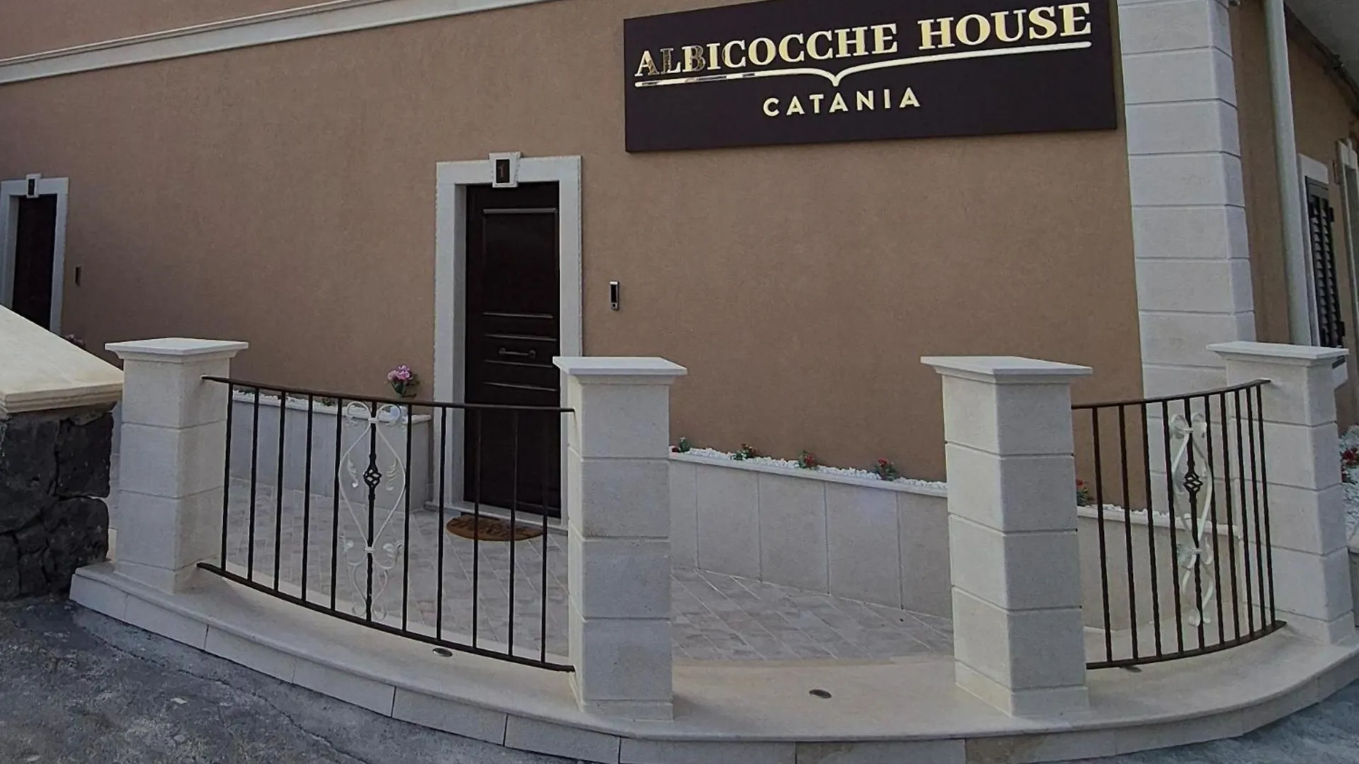 بيت الحب فندق Albicocche House كاتانيا